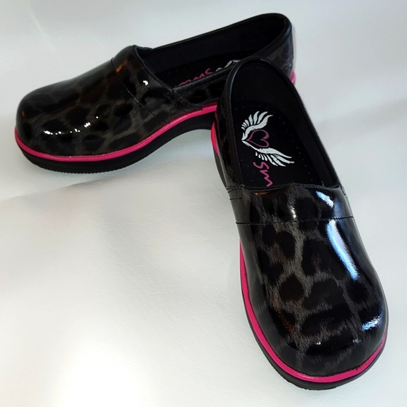 Smitten Clog Medical Shoe Size 35 Leopard Print Patent Leather Non Slip Black - Picture 10 of 11